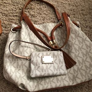 Used good condition Michael Kors bag comes with little wallet shown.
